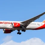Avión de Avianca volando